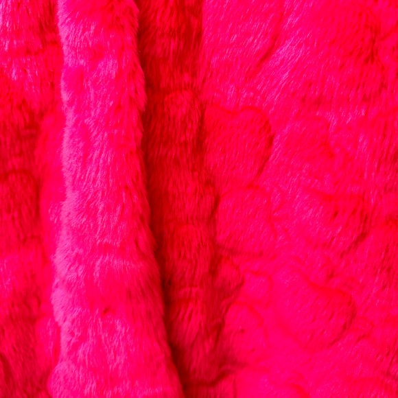Barbie pink faux fur vest preloved item in great condition - Picture 2 of 3